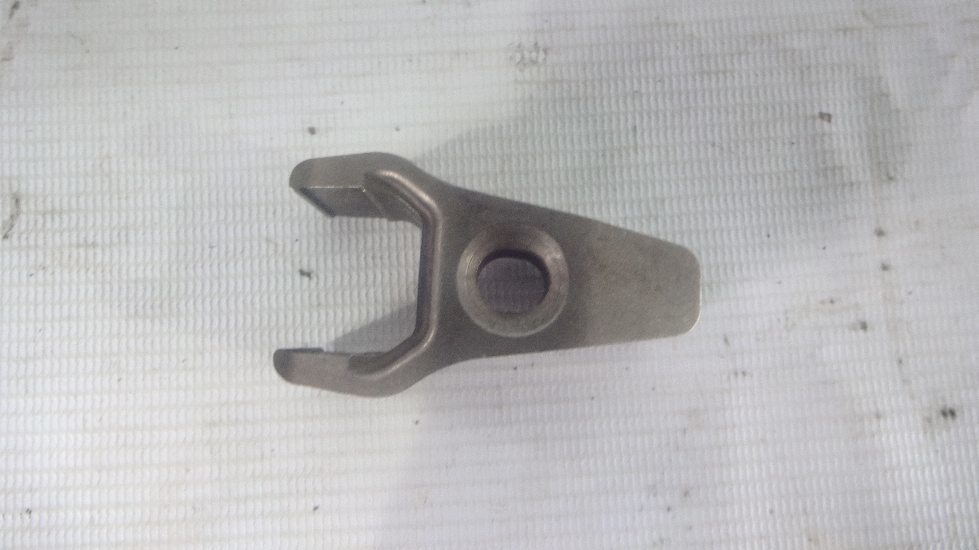 кронштейн топливной форсунки D2066 б/у - 1